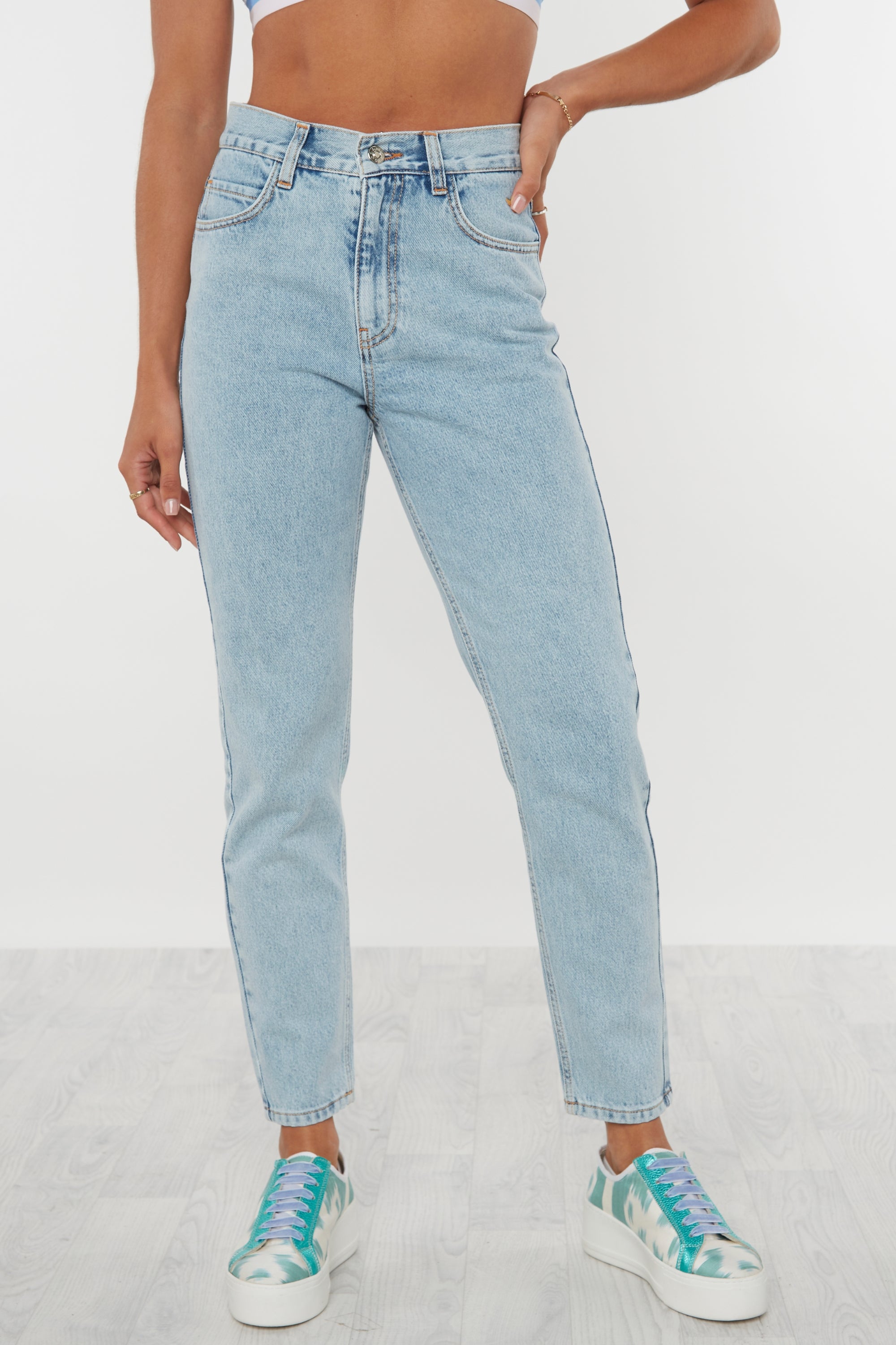 Mom jeans hot sale out